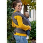 manduca Sling – elastisches Babytragetuch für Neugeborene ab 3,5 kg und Babys bis 15 kg – stabiles Tragetuch aus weichem Jersey-Strickstoff aus 100% Baumwolle – Bild 8