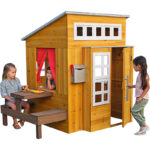 KidKraft Modernes Outdoor Garten-Spielhaus aus Holz mit Kinderküche und Gartenmöbel für Kinder
