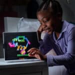Basic Fun 2215 Lite-Brite Ultimate Classic, Light Up Drawing Board, LED Drawing Board with Colours – Bild 5