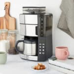 Russell Hobbs Kaffeemaschine mit Mahlwerk Thermokanne [Digitaler Timer, Brausekopf für opt. Extraktion & Aroma] Grind&Brew (max 10 Tassen, 3-stufige Mahlgradeinstellung) Filterkaffeemaschine