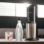 SodaStream Crystal 3.0 Wassersprudler mit Quick-Connect CO2-Zylinder und Glaskaraffen – Bild 3