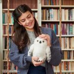Harry Potter's Interaktive Plüsch-Eule Hedwig - 15+ Geräusche & Bewegungen – Bild 7