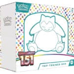 Pokémon-Sammelkartenspiel: Top-Trainer-Box Karmesin & Purpur – 151 (9 Boosterpacks & Premium-Zubehör)
