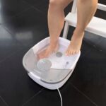 Medisana Fusssprudelbad mit Fussreflexzonenmassage, Vibration & Warmhaltefunktion, bis Schuhgrösse 44/46