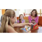 Mattel Games UNO Extreme!, Uno Kartenspiel für die Familie, mit Kartenwerfer,