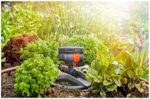 Gardena Viereckregner AquaZoom compact: Regner zur Bewässerung von Nutzflächen von 9-216 m², Reichweite 3-18 m, Sprengweite 3-12 m, integrierter Innenfilter