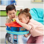 PAW Patrol, Lookout Tower, Hauptquartier Spielset mit 1 Chase Basis Fahrzeug, 2 Chase Figuren und Zubehör