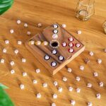 LOGOPLAY Pig Hole - Lustiges Würfelspiel mit Keramik-Schweinchen
