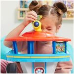 PAW Patrol, Lookout Tower, Hauptquartier Spielset mit 1 Chase Basis Fahrzeug, 2 Chase Figuren und Zubehör