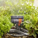Gardena Viereckregner AquaZoom compact: Regner zur Bewässerung von Nutzflächen von 9-216 m², Reichweite 3-18 m, Sprengweite 3-12 m, integrierter Innenfilter