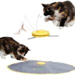 Kerbl Catch the TailFeather 2-in-1 Katzenspielzeug: Rotierender Stab & Federwedel, 3 Modi, Automatische Abschaltung