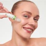 Vitayes SOS Teebaumöl Roll-On – Beruhigt Pickel & Hautreizungen, mit Vitamin B5, vegan