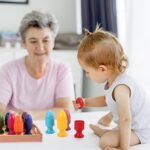 Montessori Holzspielzeug für 1-3 Jahre | 12 Holzeier mit Eierbechern | Motorik- und Sortierspiel für Kinder | Lernspielzeug für Ostern & Geschenke