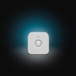 Philips Hue Bewegungsmelder Indoor – Tageslichtsensor, automatische Lichtsteuerung, sicheres Zuhause [Energie A]