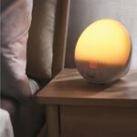 Philips Wake-up Light HF3531/01 – Sonnenaufgangswecker, 20 Lichtstärken, 7 Klänge, Mitternachtslicht [Energie G]