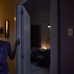 Philips Hue Bewegungsmelder Indoor – Tageslichtsensor, automatische Lichtsteuerung, sicheres Zuhause [Energie A]
