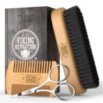 Viking Revolution Bartbürste & Kamm – Wildschweinborsten & Birnenholz – Mit Samt-Etui, Perfekt als Geschenk