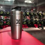 X SIM FITNESSX Edelstahl Shaker 700ml Für Sport, Gym & Yoga