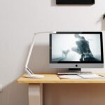 JKSWT Dimmbare Schreibtischlampe mit 5 Farbmodi, 72 LEDs, USB-Ladeanschluss & Touch-Steuerung – Augenfreundlich & mit Memory-Funktion [Energieklasse A]