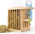 Drei Eichen Heuraufe mit Trinkflasche – Höhenverstellbar, aus FSC-Holz, für Kaninchen & Nager