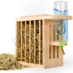 Drei Eichen Heuraufe mit Trinkflasche – Höhenverstellbar, aus FSC-Holz, für Kaninchen & Nager