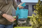 Gardena Handstreuer M: Streuer für einfaches Ausbringen von Dünger, Samen und Streusalz mit einer Streubreite von 1-4 m