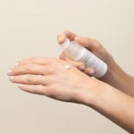 mellow NOIR Vitamin C Serum 30 ml – Anti-Aging Gesichtsserum gegen lichtbedingte Hautalterung | Vegane, zertifizierte Naturkosmetik – Bild 3