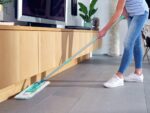 Leifheit Bodenwischer Profi XL Micro Duo – Rückenschonender Wischmop 146 cm mit Fussklick – Bild 2