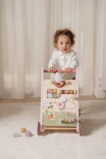 Little Dutch Laufwagen Fairy Garden – Holz-Aktivitätswagen mit 8 Spielfunktionen ab 12 Monaten – Bild 2