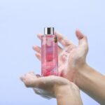 BODY & EARTH 8-teiliges Spa Geschenkset mit Kirschblüten & Jasmin – Wellness für Frauen – Bild 3