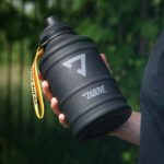ABOVE. Edelstahl Trinkflasche 1.3L / 2.2L – Auslaufsicher mit 2 Verschlüssen für Sport & Outdoor – Bild 5