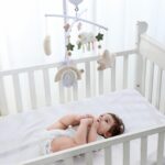 COTTONBEBE Musik Mobile mit 35 Melodien – Beruhigendes Einschlafspielzeug für Babys – Bild 8