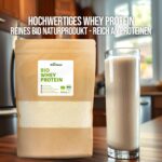 RheinNatur Bio Whey Protein-Pulver 900 g – Reines Molkenprotein für Muskelaufbau – Bild 2
