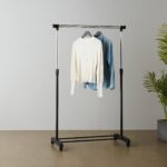 Amazon Basics Kleiderstange mit Rollen – Höhenverstellbar 134–161 cm – Bild 2