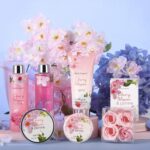 BODY & EARTH 8-teiliges Spa Geschenkset mit Kirschblüten & Jasmin – Wellness für Frauen – Bild 2