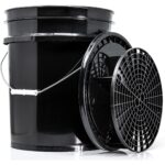 detailmate Black & White Wascheimer Set 20L – Professionelle Autowäsche mit GritGuard System