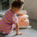 Kindsgut Kinder-Töpfchen Wal mit Rückenlehne – ergonomisches Toiletten-Training ab 12 Monaten – Bild 2