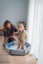 MoMi PASTEL 3-in-1 Spielbogen & Krabbelmatte – Sensorische Aktivitätsmatte für Neugeborene – Bild 12