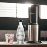 SodaStream Crystal 3.0 Wassersprudler mit 2 Glaskaraffen – Elegantes Sprudelwasser-System – Bild 2