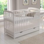 Love For Sleep Babybett 120x60 cm Weiß – Mitwachsendes Gitterbett mit Schublade & Matratze