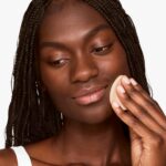 Clinique Stay-Matte Sheer Pressed Powder – Mattierendes Kompaktpuder für ölige Haut – Bild 4