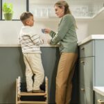 Maxi-Cosi Toucan 3-in-1 Lernturm Montessori – Holzturm mit 3 Höhen & Tafel für 1,5–99 Jahre – Bild 13