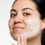 Clinique All About Clean Liquid Facial Soap – Sanfte Gesichtsreinigung für trockene Mischhaut – Bild 4