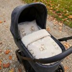 Totsy Baby Babydecke 75×60 cm mit Kissen – Zweiseitig Baumwolle & Plüsch für Neugeborene – Bild 2