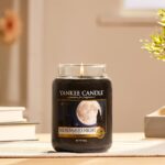 Yankee Candle Midsummer's Night Duftkerze – 150 Stunden Brenndauer im Glas – Bild 2