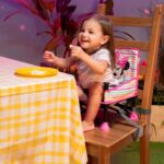 Bright Starts Disney Minnie Maus Pop 'N Sit – 3in1 Tragbare Sitzerhöhung für 6 Monate bis 3 Jahre – Bild 9