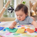 Lovevery Spielbogen – Preisgekröntes Entwicklungsspielzeug für Babys & Kleinkinder – Bild 9