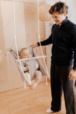 Tulano Hop 40 3-in-1 Babyschaukel – Mitwachsend für 6–36 Monate mit 5-Punkt-Gurt – Bild 2