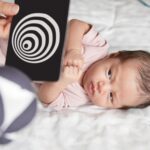 Lovevery Spielbogen – Preisgekröntes Entwicklungsspielzeug für Babys & Kleinkinder – Bild 7