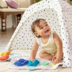 Lovevery Spielbogen – Preisgekröntes Entwicklungsspielzeug für Babys & Kleinkinder – Bild 10